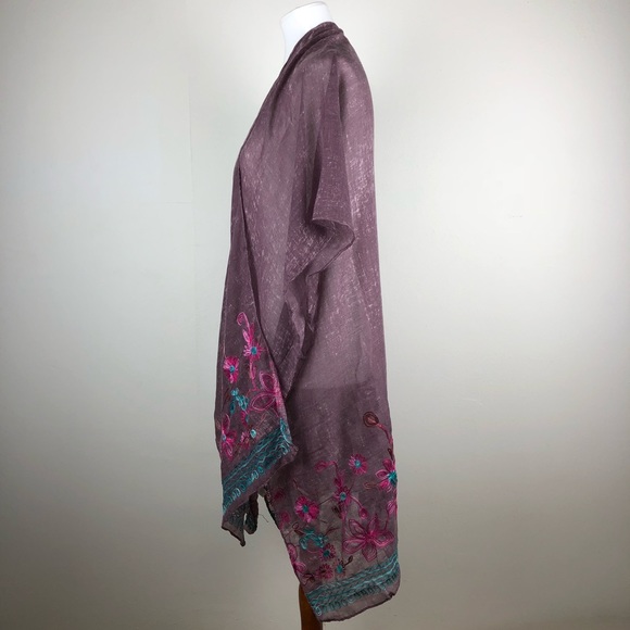 Women's Floral Embroidered Shrugs - Picture 5 of 7